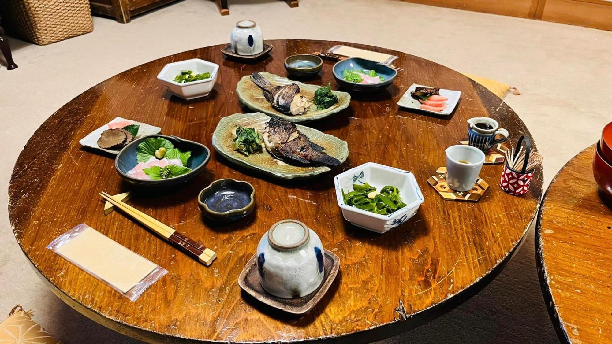 農家民宿　里山のカフェ ににぎ *